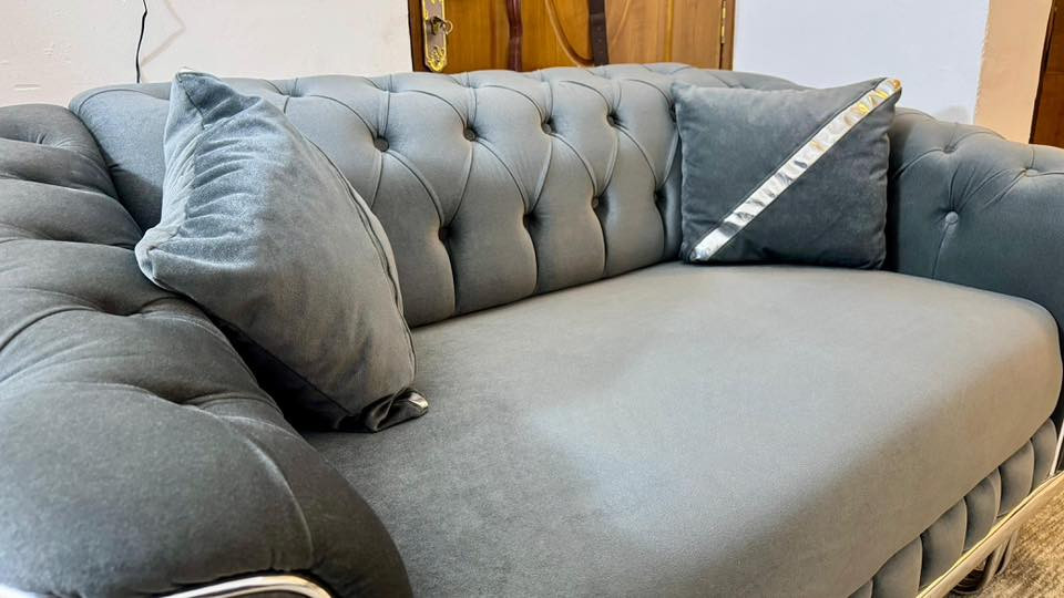 اريكه جديدة للبيع بسعر البلاش تركية 
استخدام كلش قليل بدون ضرر بدون اسفنج دايس كلش نظيفة متتعيب ابد
للبيع ب٢٠٠ الف 
مكاني حي اور 
***********
