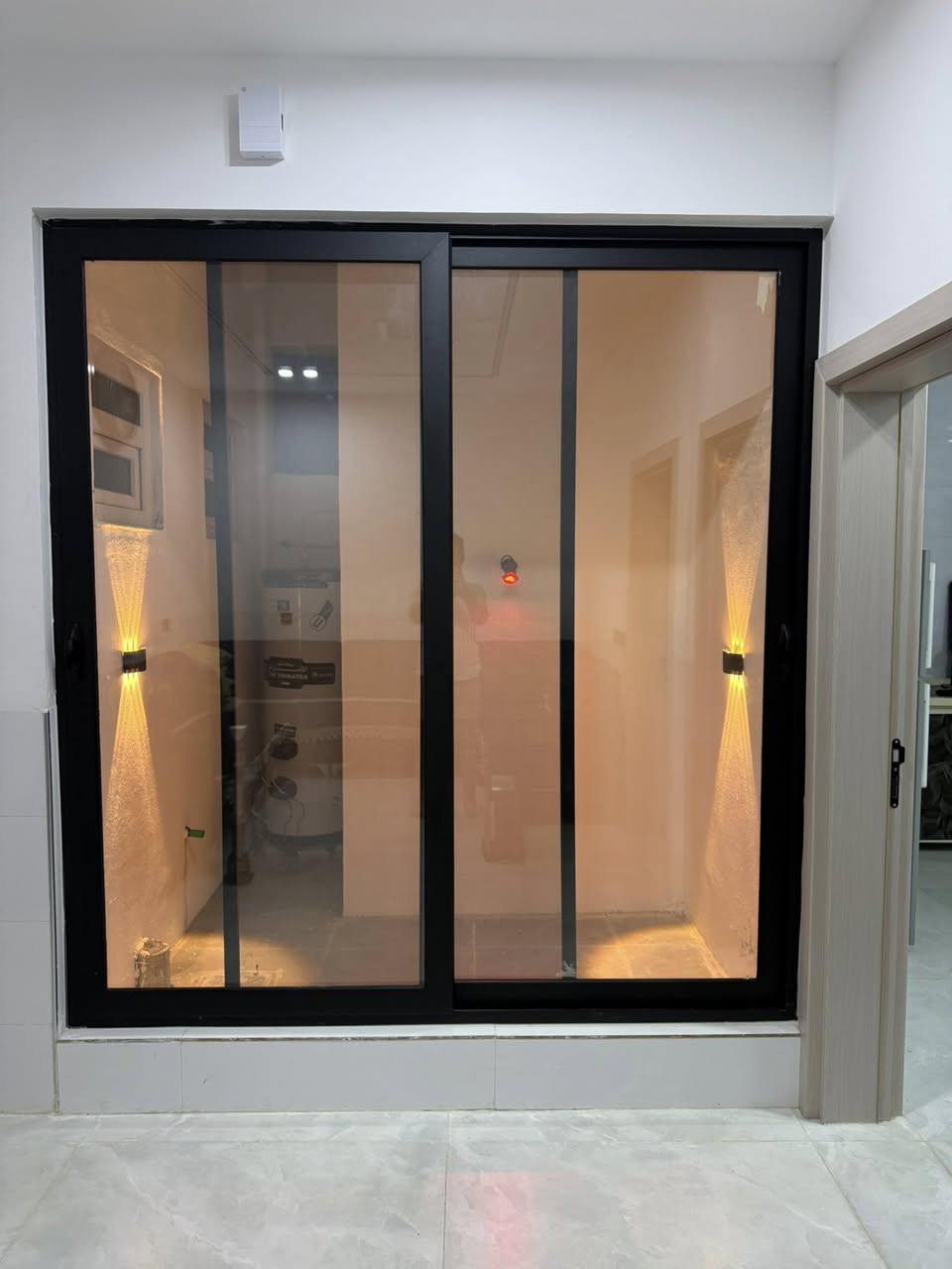 بيت في حي الملايين الاولى للبيع
مساحة 160م طابق واحد زراعي ملك صرف قريب لجامع الصواف
خدمات كاملة 
غرفتين نوم استقبال مطبخ ملحقات
نظام دكتات وكامرات 
بناء درجة اولى من هيكل وكهرباء  وارضيات وغيرها
تم بناءه بنأه بإشراف مهندس وبناء شخصي وليس لغرض البيع
للبيع بسبب ظروف خارجة عن ادارة
و صور مراحل البناء هم يمكن اطلاع عليها 
للتواصل 
***********
