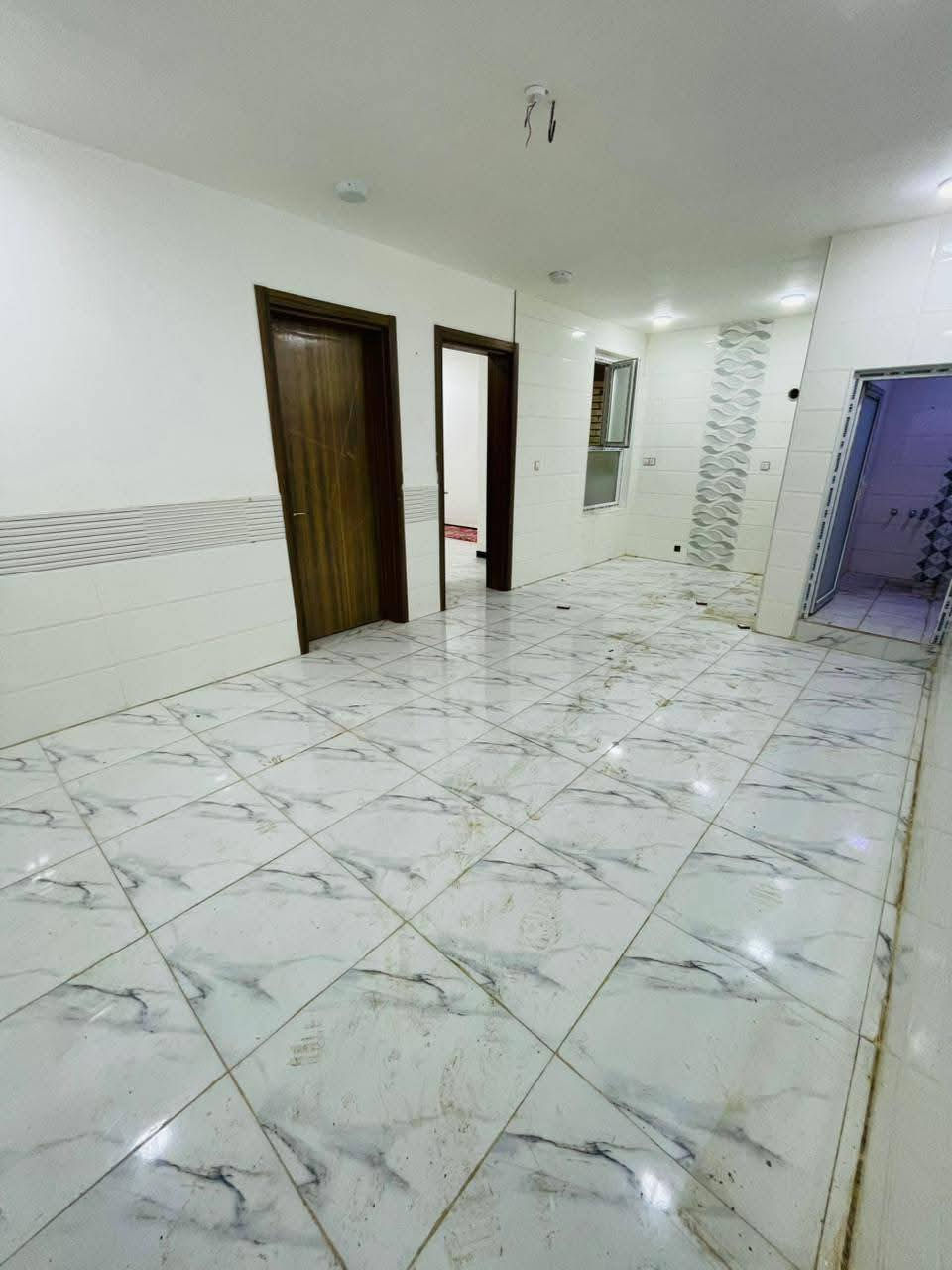 🏠 شقة للايجار 
📍 الموقع: شارع المطبات قرب شارع 60 
✨ المواصفات:
▫️ غرفتين نوم 
▫️مطبخ 
▫️هول 
▫️صحيات 
......................
📞 للاستفسار والمعاينة: 
الاتصال على الارقام :
***********☎️ واتساب
او مراجعة المكتب 
الحلة _ الكرامة الشارع المشجر مجاور اسواق المطار 1 
✅ نستقبل جميع عروضكم السكنية 🏠 والتجارية 🏡 بكافة مناطق الحلة 
…………………………

