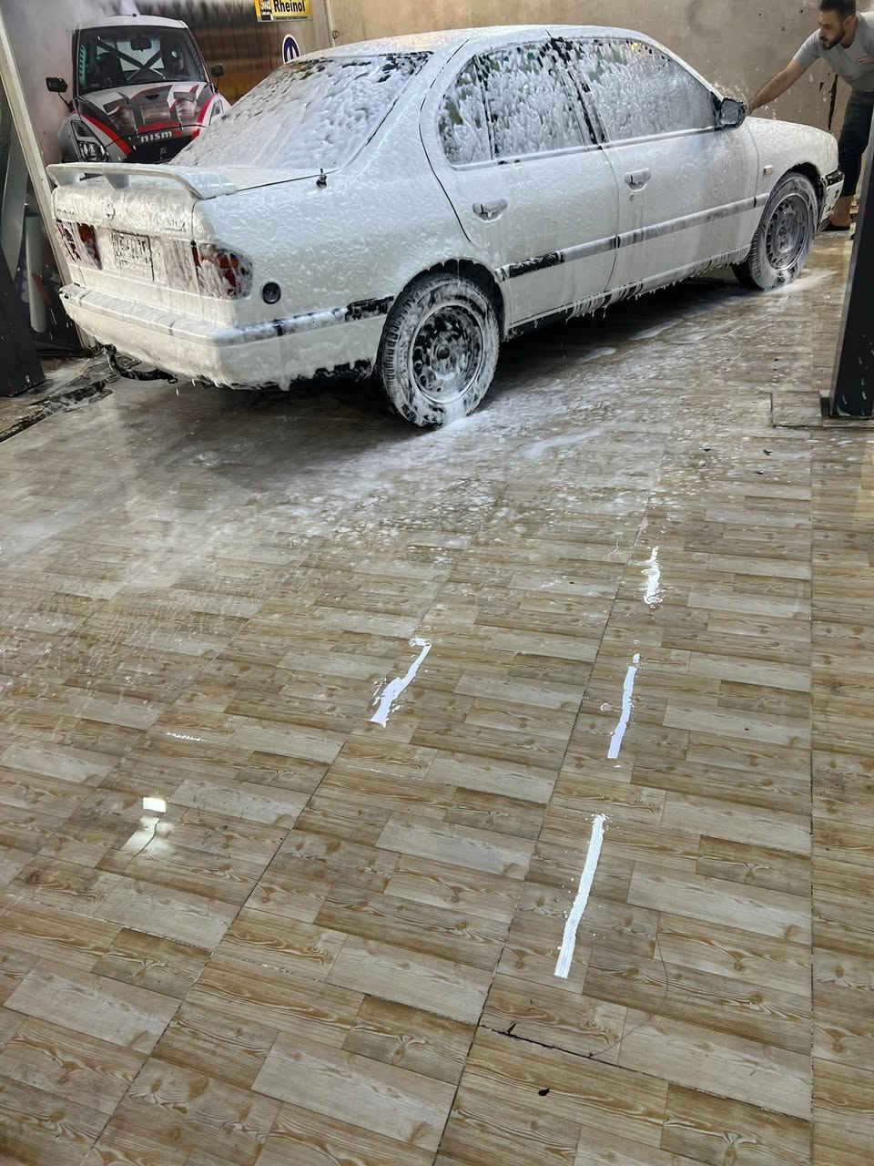 السلام عليكم
نيسان بريمرا موديل 91 
كابون بانزين 
سنويه لي 2027 
كير توماتيك محرك وكير خير من الله 
كهربائيات كلها شغاله والكيجات ماعدا ما البانزين 
قفل مركزي بيها صبغ شبر بالجاملغ اليمين والبوند 
طخمها ع نص بس مشط ستيرن عاطل 
السعر 42 وبيها مجال بسيط 
لاستفسار ***********
