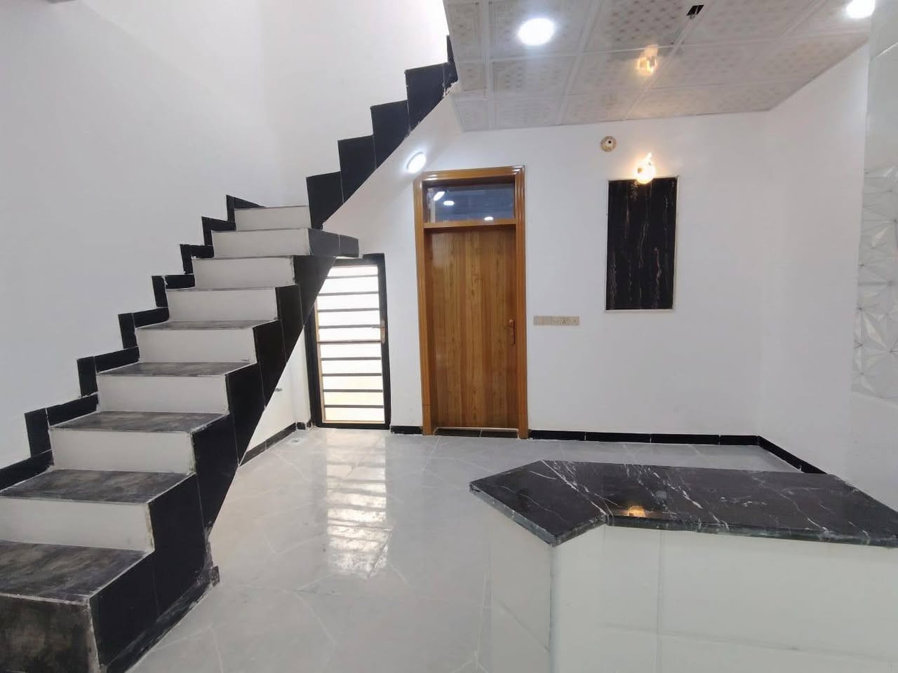 بيت للبيع مساحه 50 طابو زراعي سند 25 قرار محكمه
بسعر 21وبي مجال
عنوان البيت نجف مقابل  قرية الغدير   تفاصيل 
غرف نوم 1صاله مطبخ  وصحيات 

عنوان المكتب مقابل قريه الغدير عمود 262مكتب النور للعقار 
للاستفسار اتصل على ***********أو مراسله واتساب
