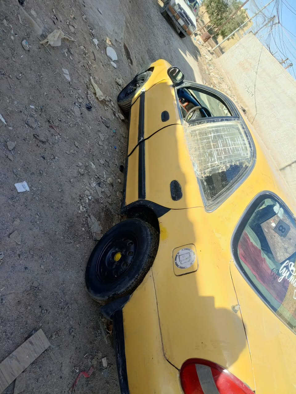 سلام عليكم سياره البيع سوناته هونداي سياره مكينه وكير خير من الله سياره بلاديه تخم  تاير جدد وياله جدد موديل 2000 سياره عليه غرمات ماعرف اشكد تعهدلك بس بوكاله عامه  شرط مكينه كير عادي ومكينته بيه دخان تحمه تكطع  مكاني ناصريه شطره وهاذه رقمي ***********السعر ب 15وبيه مجال وترهم مراوس حسب القناعه
