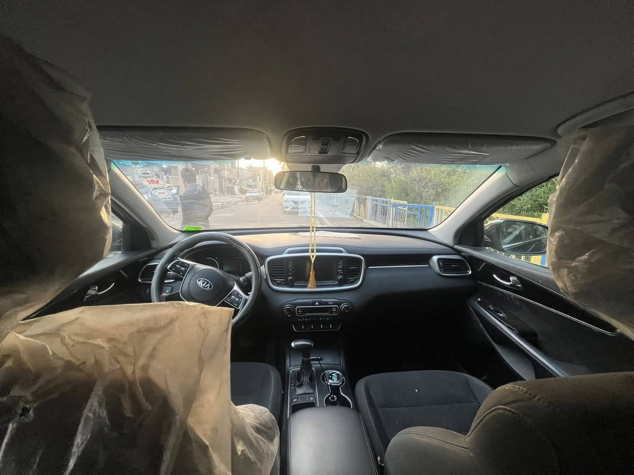 السلام عليكم 
 كيا سورنتو 2020 للبيع 
وارد أمريكي 🇺🇸 حادثه بنيد وجاملغ 
وهنا بالعراق صار بيه صفحه كامله عكس السايق 
نص مواصفات 
السعر 160 $ 
للاستفسار والتواصل على الرقم 
*********** 
***********
