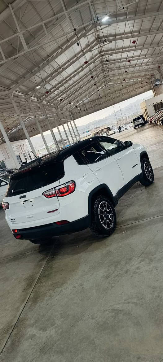 جێب کۆمپاس مۆدێل 2025 یەک پەڵە بۆیاخی هەیە چوار بستۆن 3 مانگ کاتی لەگەڵە سەقف ڕەش تراک هۆڵ فوول موواسەفات سەیارەکە بێ شوخت بێ سارد تەنها 8000 ڕۆشتووە سەیارەکە سفرە بێ ناو گرتن پشتوو پێش کەپسە دەبل ئەکسل مەکینە مەرغـوب 149 وەرەقەو مەجالێکی کەم 
ژم :  *********** السليمانية, العراق
