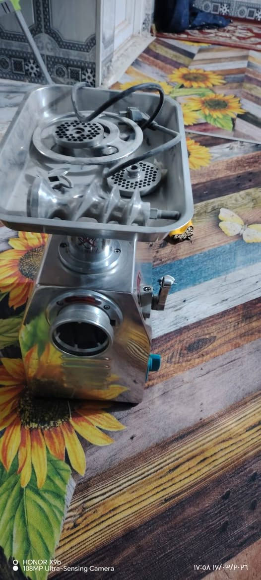 السلام عليكم ورحمة الله وبركاته
مكينه ثرم حجم 22 للبيع 
المكان النحف الأشرف 
شغاله ونضيفه جدا على الفحص 
للأستفسار اتصل برقم 
***********
تحياتي للجميع اخوكم وخادمكم شيف يوسف الحربي
