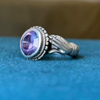 خاتم💍رجالي فضة مرصع بحجر الجمشت البنفسجي الزاهي بصياغة مميزة كفوف على ...