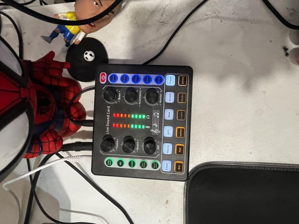 للاستفسار اكثر ***********
حاسبة للبيع مثل ما موضحه بل صور كبالكم أبيعها كلها 
ماوس +كيبورد 
مكسر + مايك 
شاشة 
الكيس 
و الميز
و يوبي اس جبير  
حسابه مرتبه كلش حلوه مستخدمها شي قليل 
المواصفات 
Rx580
Cor i5 جيل ال 9 
SSD 1 تيره و SSD 256 للنضام و HHD تيره 
الرامات 16 
الشاشه متحركه كبيره 60 هيرتز 
ماوس ريد راكون كيبورد ريد راكون ناموس باد جبيره
