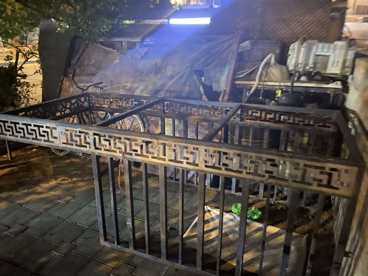 سلام عـْليگمٌ محجر ستوتة للبيع كامل اي نقص مابي عوزه بس صبغ عنواني بغداد الحرية
***********
