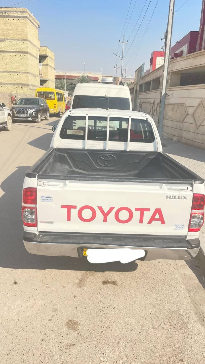 هايلوكس فلاونزة 2014  كير اوتامتيك كفالة عامة عدى بارد كد شبر سيارة جديدة ماشية 215 رقم انكليزي جديد المكان بصرة السعر 225 وبيها مجال.       الاتصال***********
