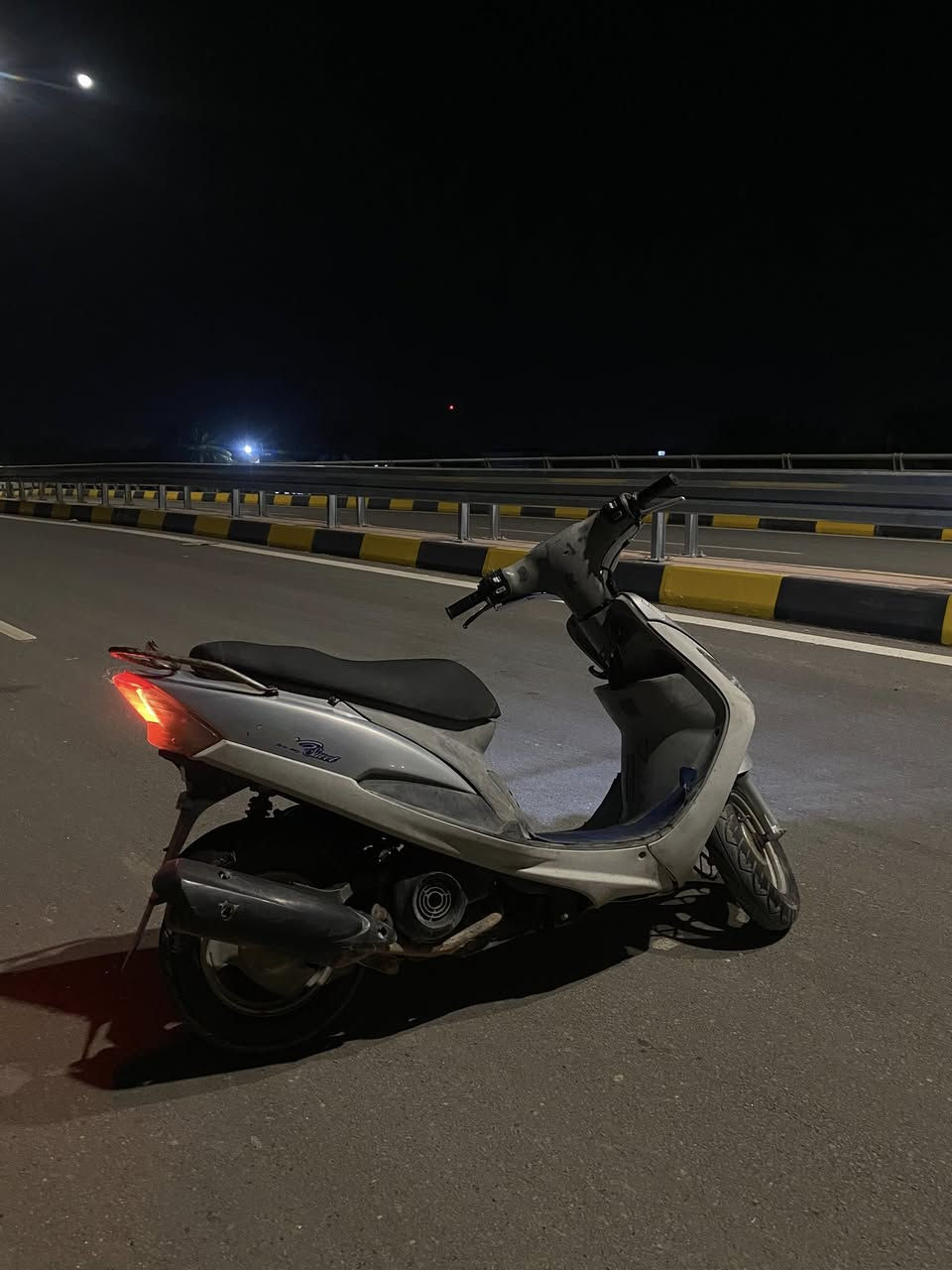 ماكس منغولي للبيع او مراوس بسكنس
دراجه ما مفتوحه تشتغل سلف نكره شلعه معدل دراجه قويه  كفرات بلاديه بيها بس الجاملغ الامامي بي كسر 

  للاستفسار ***********
