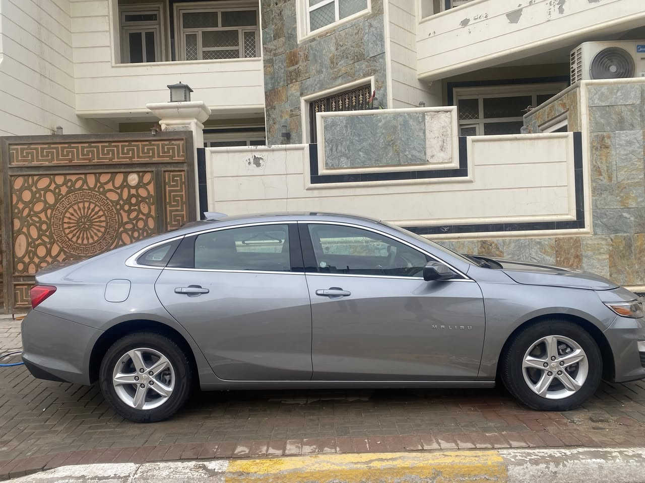 سلام عليكم ماليبو موديل 2024 دخول جديد اربيل بسمي فول موصفات LT فقط بنيد مصلح ضرر جدا بسيط صور الحادث بمنشور للون مميز محرك 1500تيربو 🚀حساسات رادار سايد بريك بصمه سعرها 137وبيها مجال الاستفسار *********** مكان ديوانيه
