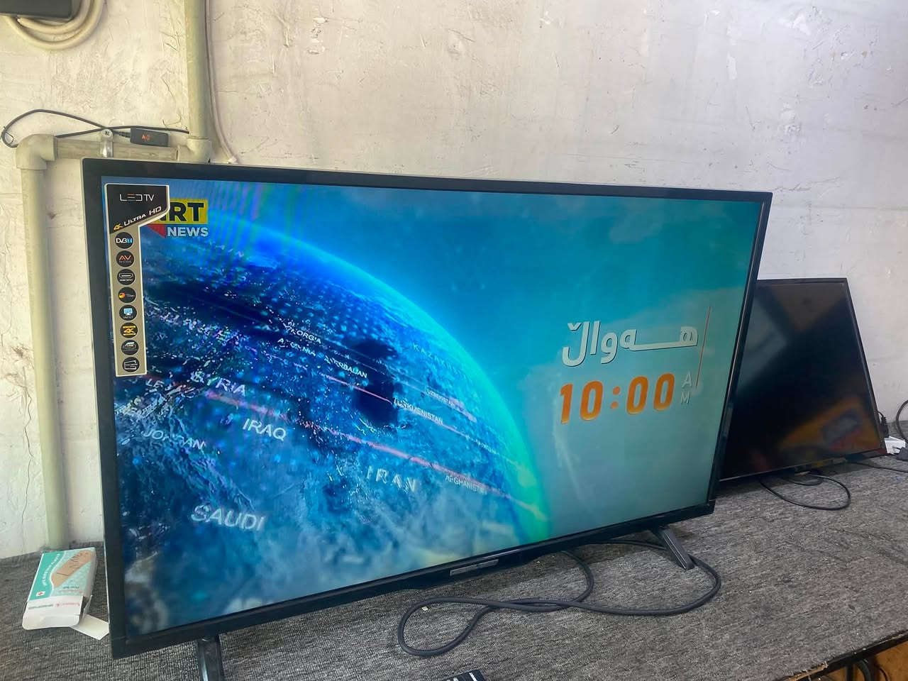 تیڤی شاشە ٤٣ لۆک لۆکە
٩٥ هەزار قفلیەتی خوار هەموو بازار
سلیمانی زەرگەتەی تازە
***********
