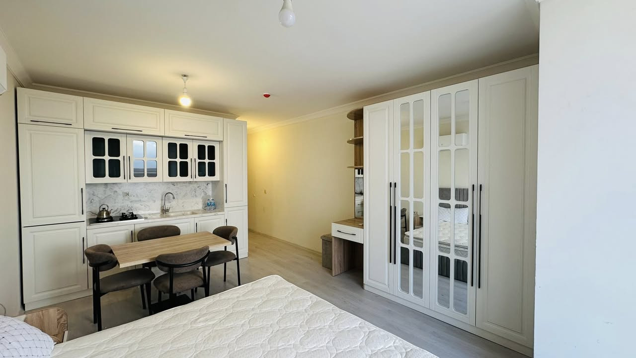 🔹شقه للايجار ستوديو مؤثثه مساحتها 44م واجهة مطار .

🔹في مشروع لالاڤ ايربورت ڤيو .

🔹سعر ايجارها مقدماً 300$ .

للتفاصيل اكثر تواصلو مع الارقام التاليه 📞 

0750100609–***********–***********
