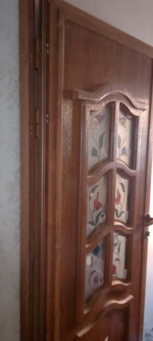 السلام عليكم كرفان ٤ *٤ نظيف جدا موجود في بغداد الغزالية فوق سطح البيت السعر مليون ونص وبي مجال قليل للاستفسار الاتصال *********** واتس اب 
زائد قطع المنيوم اعتقد عرض ٤ م وارتفاع ٣م  وباب نظيف جدا سعر القطع مع الباب ٣٥٠ الف قفل
