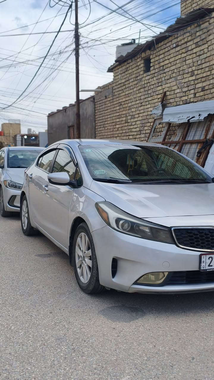 يا الله
كيا فورتي موديل 2018 
وارد امريكي محرك 2000 دوش 

حادث بنيد فقط 
السيارة نص فوول شاشة كامرة نضام ايكو تحكمات ستيرن …
رقم وسنوية وهزة جدد  جددتهم باسمي رقم ذي قار  الجديد 
صدر تايرات تبريد تدفئة كلشي جاهز السيارة جاهزة وكبل للشارع 

السعر125 بيها مجال للشراي
العنوان ذي قار مركز 
***********
