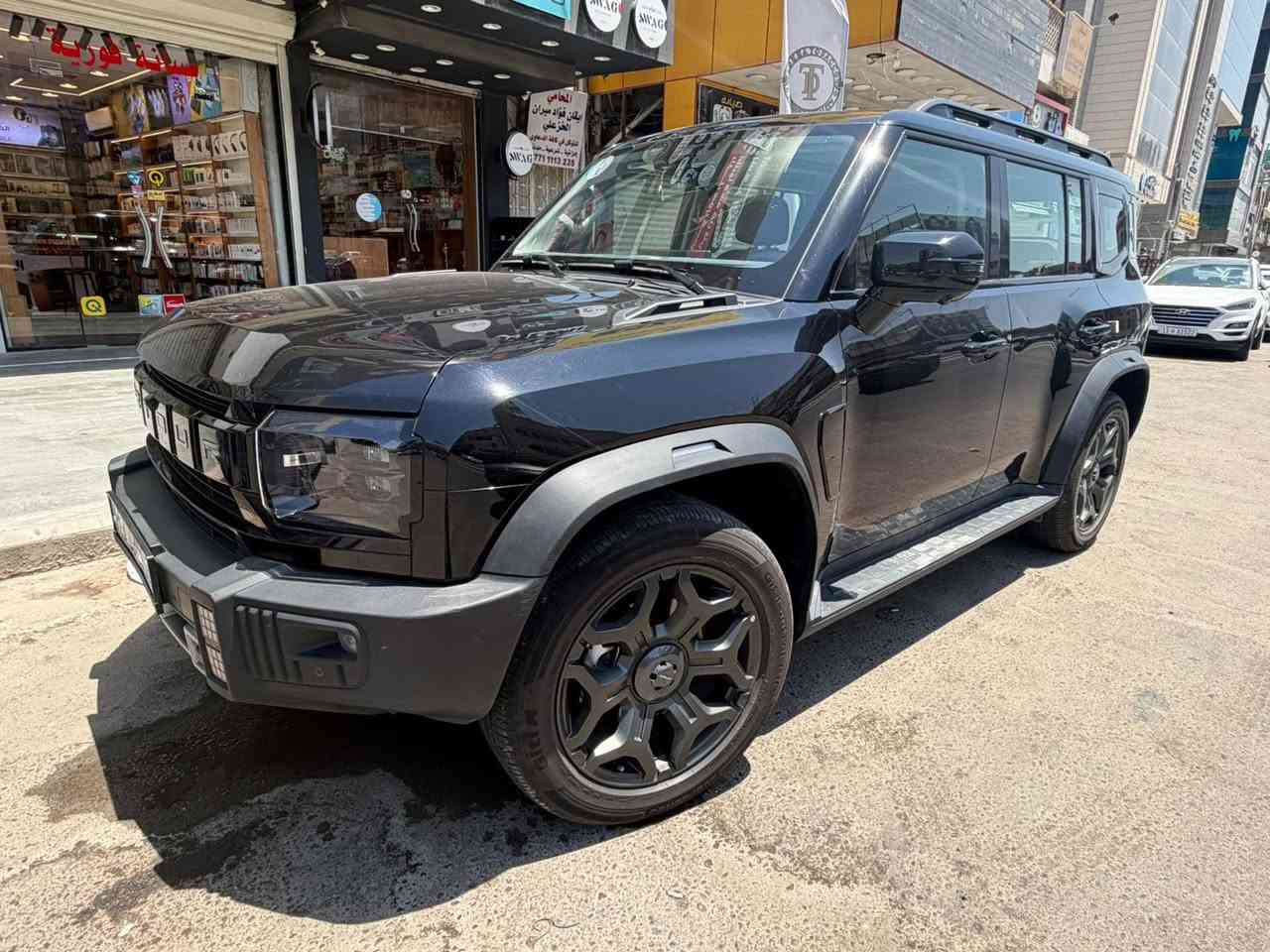السلام عليكم  
T2 2026 hybrid plug in edition 
عداد المسافة :- 16,000km
لوحـــــــات   :- بغــداد ( تحويــل مباشــر )
المواصفــات  :- فول مواصفات 
الملاحظــات  :- ( فطر جامة سائق ، رصعة في باب خلف السائق ) . 
موقع المركبة  :- بغداد / حي الخضراء 
السعـــر          :- 47,500,000 دينار قابل للتفاوض 

السيــارة كفالــة عامــة من الصبــغ و الحــادث مالك واحد داخل الضمان ….
للاتصال :- ***********
