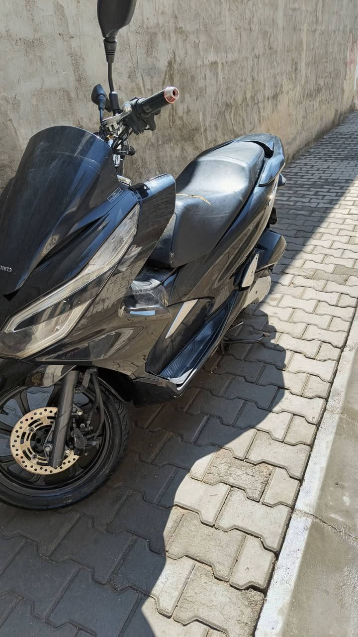 السلام عليكم pcx جيل الثالث كفاله عامه مكينه مكفوله من الفتح 
حساس ازدحام حرف A تدفئه يدات ستان حساس 
الدراجه احلا من الصور كفاله عامه 

للتواصل وتساب او اتصال : ***********
