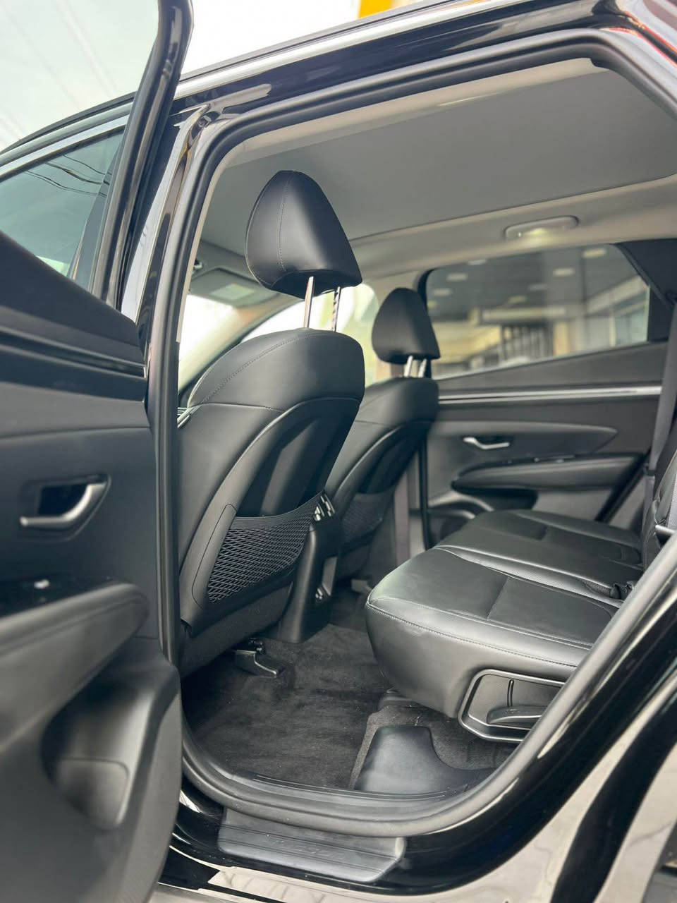 سلام عليكم 
للبيع او المراوس
Hyundai Tucson SEL PLUS 2024
هونداي توسان (تكسون ) 2024 SEL PLUS كندي 
السعر 200 وبيها مجال للشراي

بعدها زيرو ماشية 3 ميل ( 5 الاف كيلو متر) 

بدون ايرباك بدون دواخل حادث بسيط جداً 
جاملغ وباب صبغ وكارت بالبنيد

فول مواصفات SEL PLUS
بانوراما 
دفع رباعي 
كشنات جلد
تدفئة كشنات
تدفئة ستيرن 
كشنات كهرباء
بصمة وتشغيل عن بعد
صندوك كهرباء 
تبريد مناخين 
مثبت سرعة و محافظة على المسار
رادار امامي وخلفي وجانبي
تبريد قطعتين
كانع انزلاق 
لايت زينون
شاشة كبيرة
ابل كاربلاي + اندرويد اوتو 
وباقي مواصفات التكسون المعروفة 

رقم تلفون 
***********
*********** دهوك, العراق
