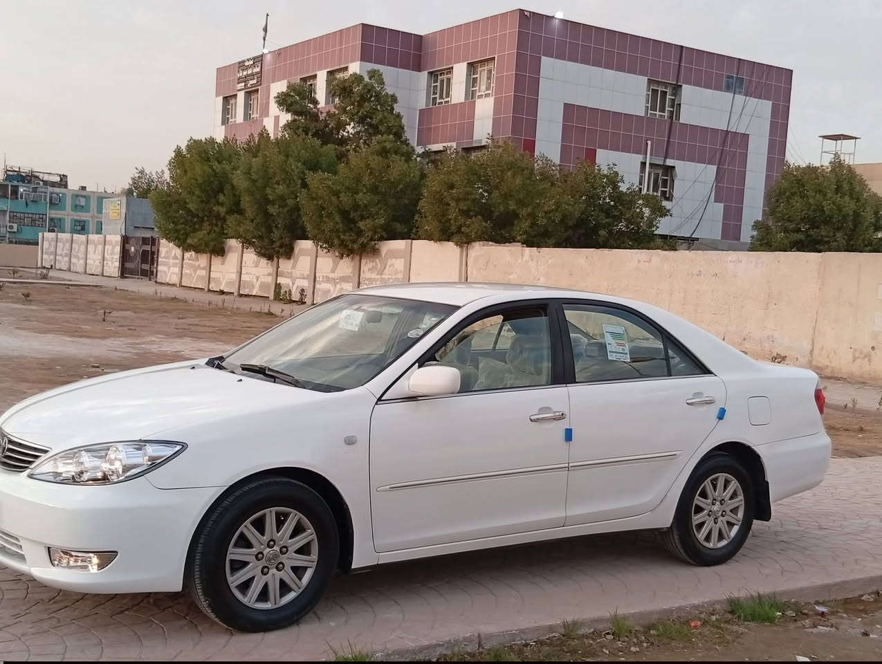 سلام عليكم. تؤيؤتا. كامري موديل 2005 🌹

وكاله الساير.   استيراد خليجي. محرك 2400 مكفول 

تخم تاير  قبل سبوع جديد صدر جديد. تجي ونشوف

بي. فقط 1 قطعه صبغ. باب سكن. عندي سونار. 

رقم سنويه 2031  هزه جديده ل 2027 جاهزه حلوه

***********.             السعر. 106 ورقه فقط.🌹
                
المكان.   بغداد. الرصافه.
