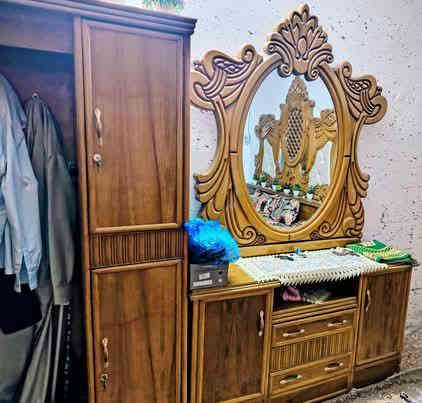 السلام عليكم شباب  غرفه اخشاب للبيع مستخدمه في ناحيه العبايجي السعر خاص  او الاتصال   الرقم ***********
