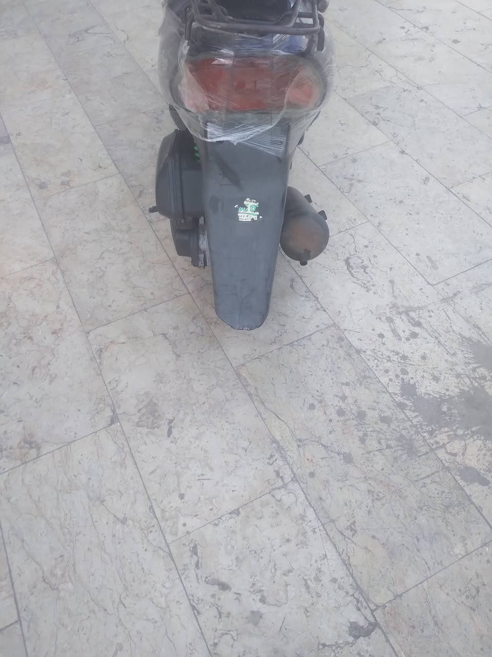 سلام عليكم دراجه البيع سلف هندر اشاير لايت هورن قفل صندك قفل استرين تخم تاير جديد  دبالت امامي خلفي شغال كابريت اصليه شوته اصليه صالصنه اصليه السعر 200وبيهه مجال مكاني يم الجسر مال محمد القاسم رقمي ***********
