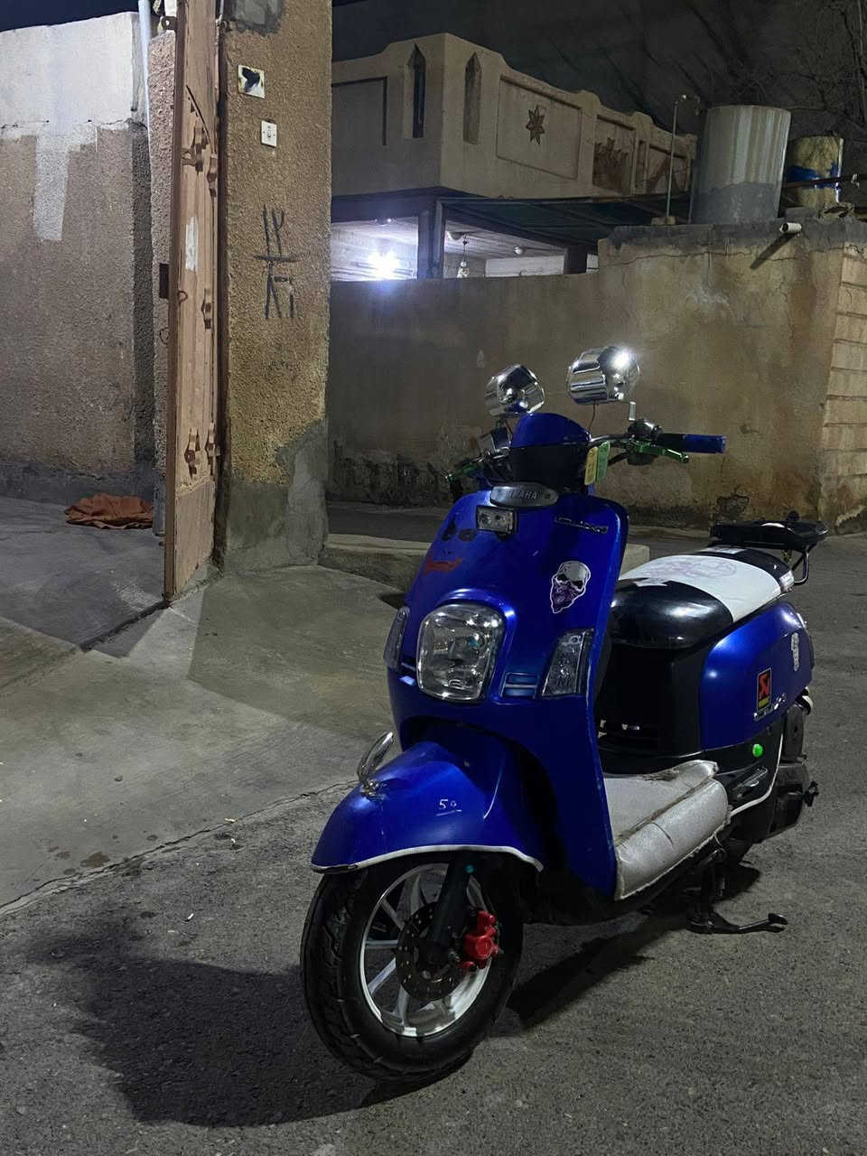 دراجه ماكس بوليس للبيع دراجه خير من الله شلعه وعدل المكان ديالى الهاتف ***********
