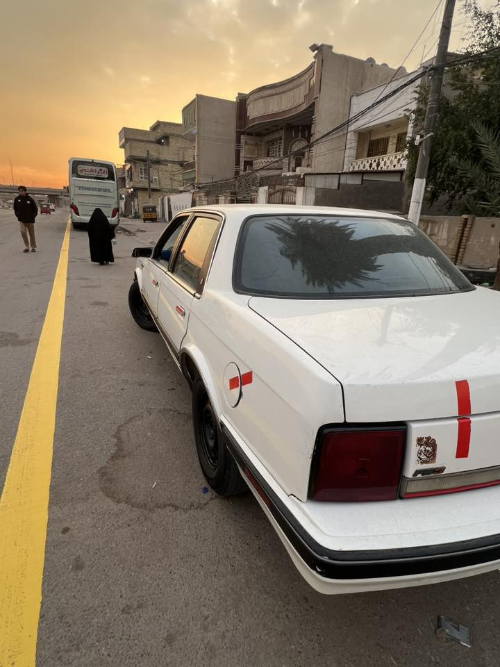 اولدز موبيل ١٩٩٠سياره جديده معنى الكلمه مصبوغ جنطه وقماره وبنيد بس عده هاي كفاله مكاني بغداد الأمين الثانيه 
كهربيات كله شغاله ***********
