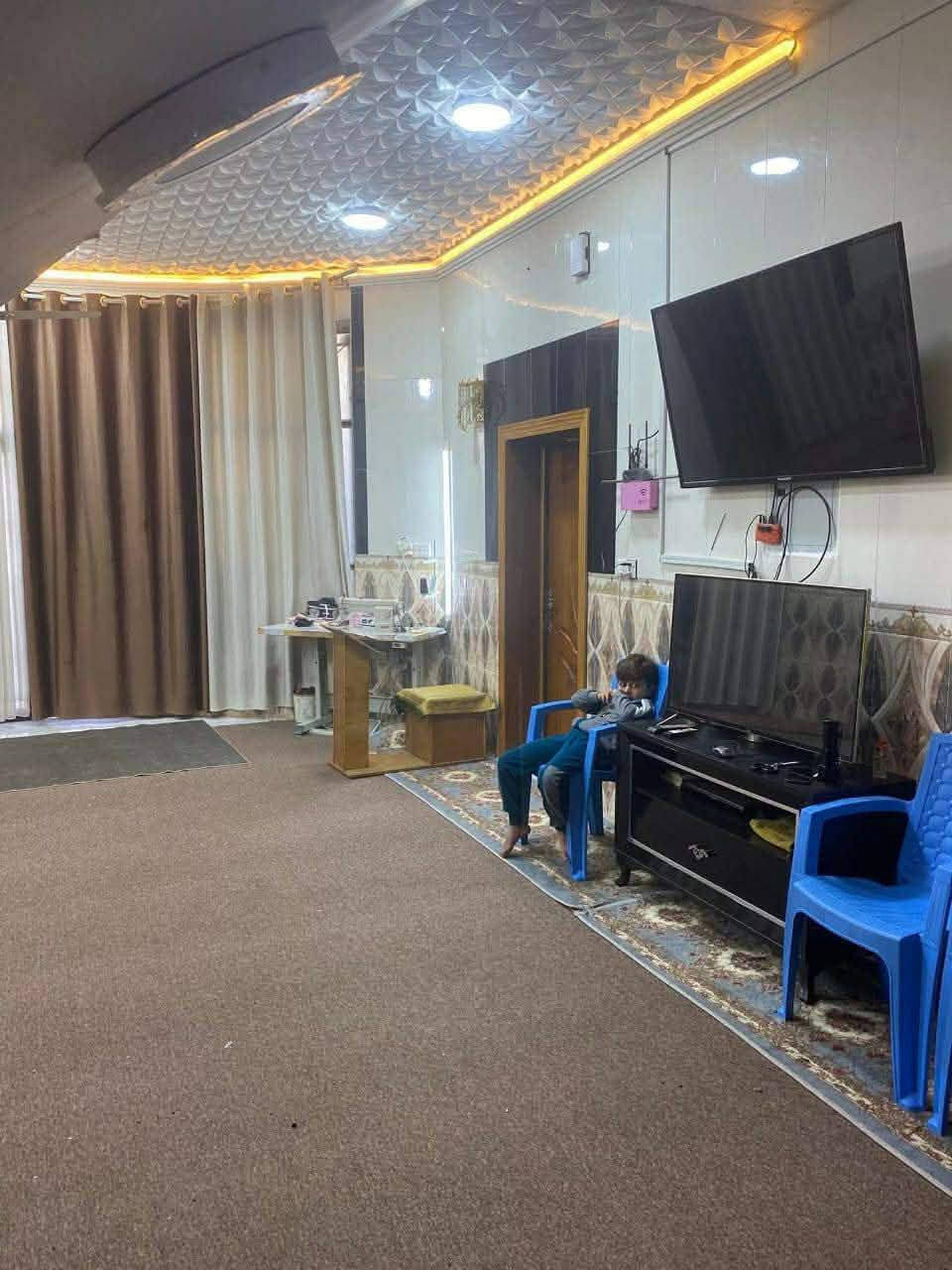 السلام عليكم 

بيت طابو زراعي سند 25 للبيع المساحه 215متر يحتوي

 على  3غرف نوم وصاله واستقبال مطبخ صحيات گراج

 سياره ومحل العنوان  طويريج الحولي مقابيل الصناعه 

للأستفسار أكثر 
***********
*********** تابع الصفحه ليصلك كل ما هو جديد
