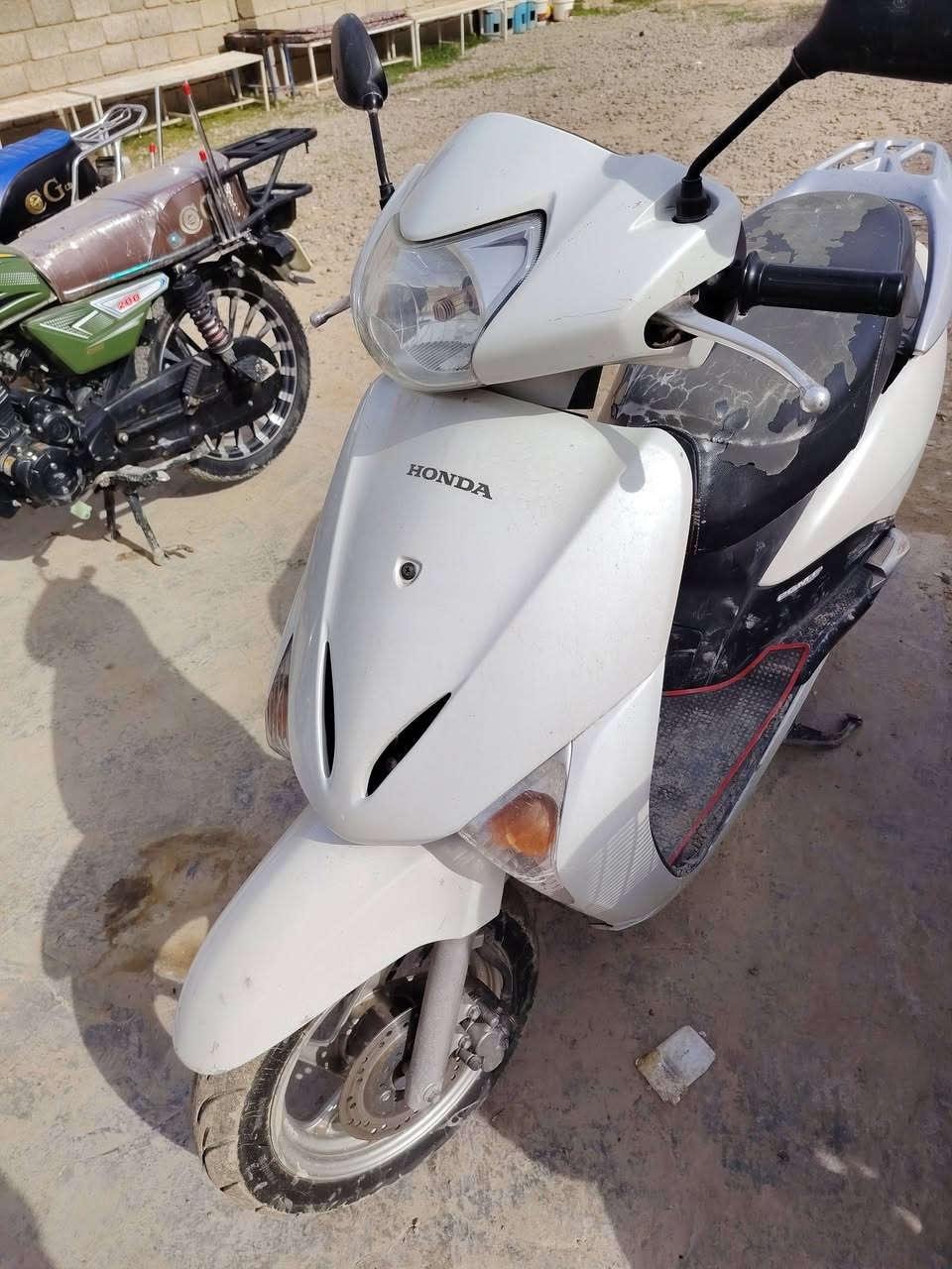 ليدي حديث للبيع مفتوح كلة شغال سعره ٦٥٠ وبي مجال شراي اتصل وتعال شوفه
***********
