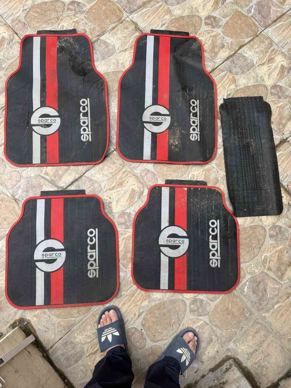 طلعت الي هاي قطعه كامله مال سياره صالون لو خاص لو اتصل ***********
