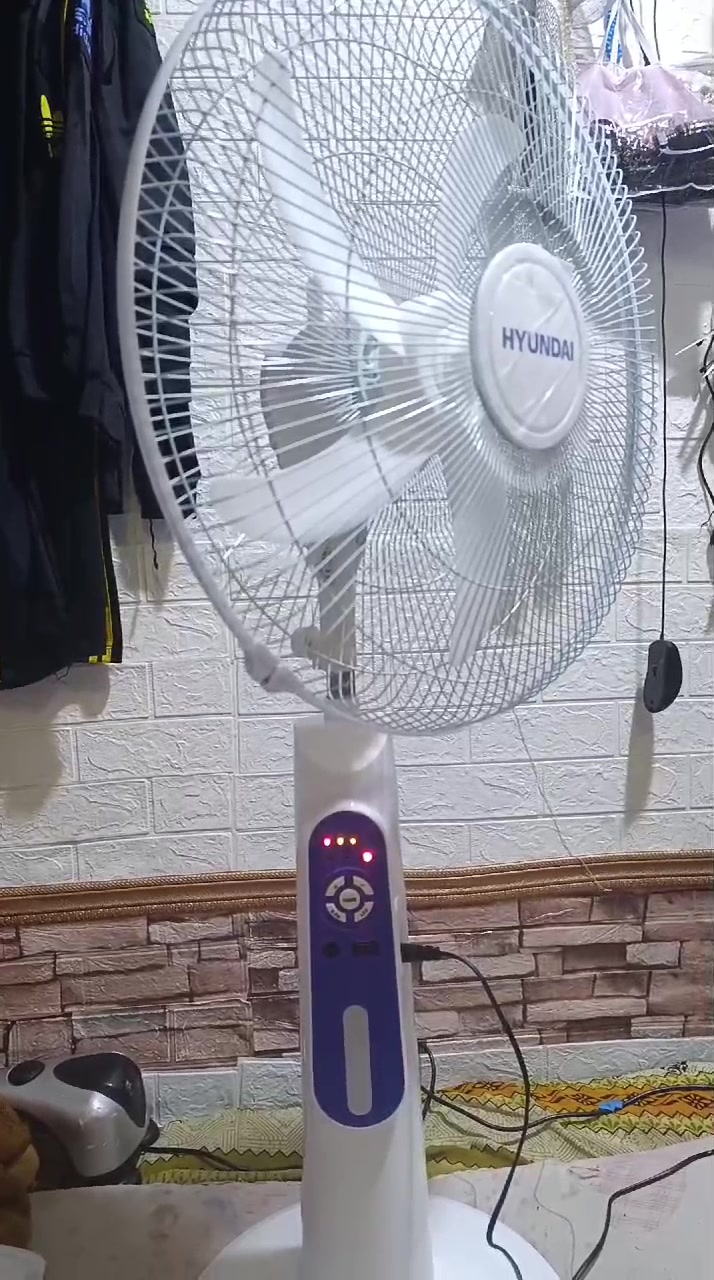 بنكه شحن بطاريه ١٢فولت بيه منفذ لطاقه الشمسيه ليرد ويه الطاقة اصير ١00الف اذا بحدهه ٧٥
