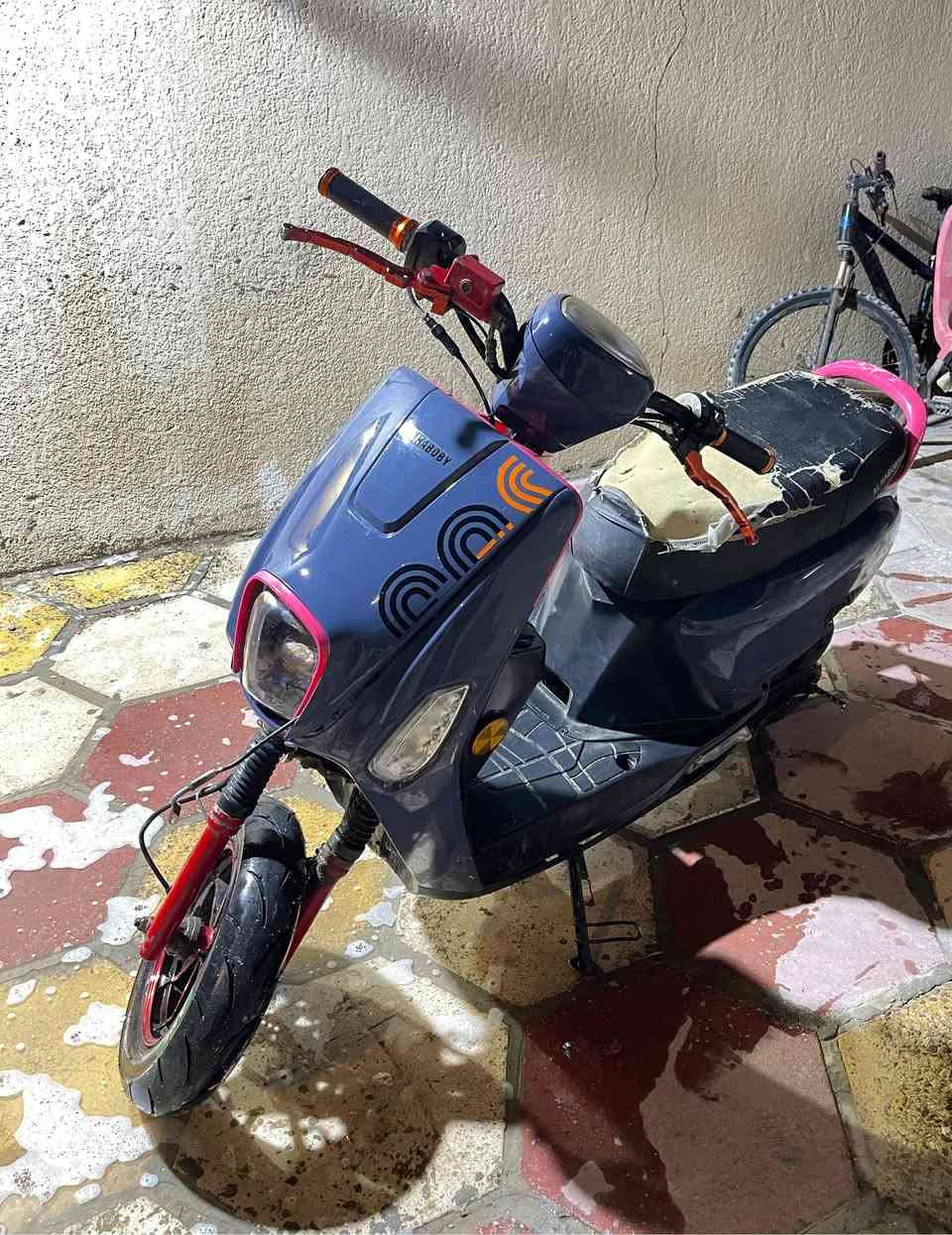 للبيع دراجه بوليس 2025 مفتوحه مبدل بوشه يرادلها ترتيبات بسيطه بيها معدل حلو سعرها 550 وبيها مجال *********** بصره ابي الخصيب
