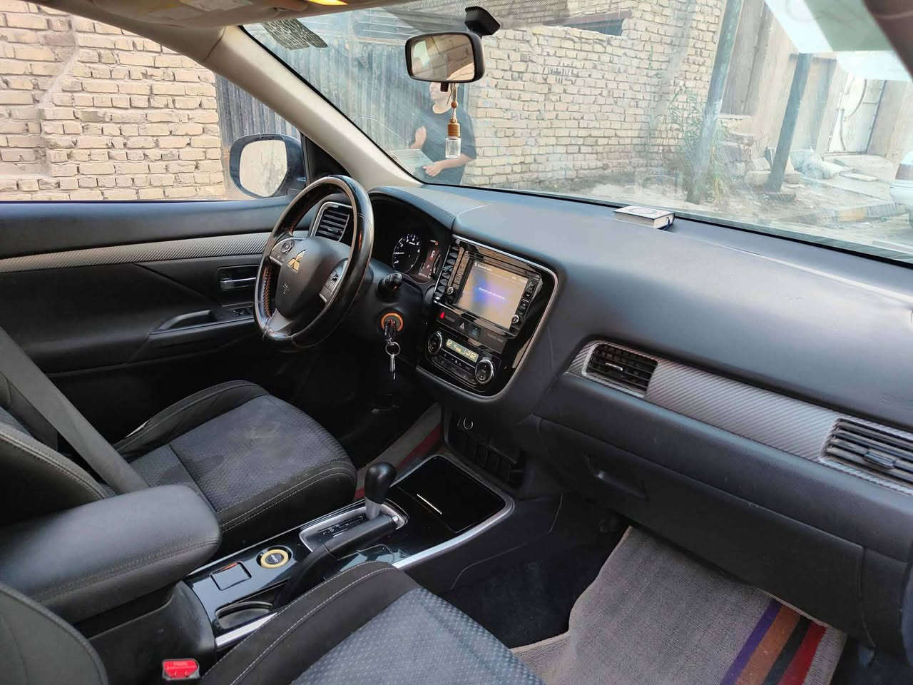 مستبوشي اوتلاندر 2018  مكفوله من كلشي بس ضربه بل بنيد ومصلحه بارد 7 راكب ماشيه 90ك السياره جديده وجاهزه من كلشي محرك كير حداده تايرات تبريد ايشي ما ناقصه مداور مباشر بيع مستعجل
رقم انكليزي ب اسمي السعر 145وبيه مجال رقم ذي قار
***********
