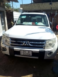 باجيرو  2010    للبيع   السعر 125  العنوان بغداد للاتصال     078159677...