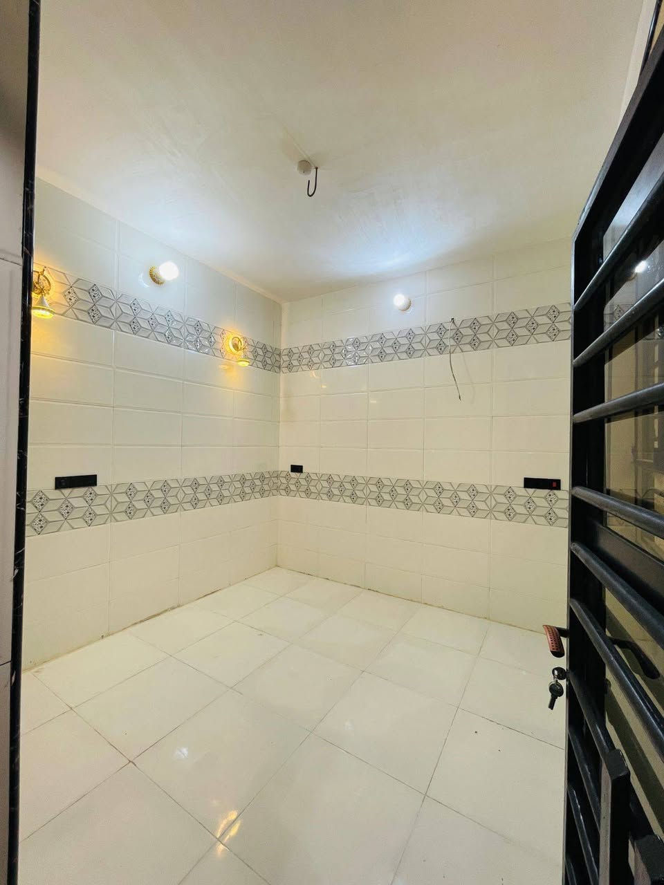 يالله الهم صلي على محمد والي محمد يوجد بيت مساحه 50متر طابق واحد بناء طابوك جمهوري مربع مدخلين بي غرفه وصاله واستقبال ومطبخ وصحيات سيراميك للسقف ارضيه بورسلين سقف ثانوي عمل درجة اولى كافة الخدمات ماء مجاري كهرباء وتبليط طابو زراعي قرار محكمة البيع مباشر معه صاحب الارض كربلاءمجمع الابداع قرب جامعهالعميد بصف علوه المخضر ثمانية كم عن الامام الحسين عليه السلام يصلح سكن او حسينيه للزوار الاستفسار انتصل على الارقام التالية 
***********
***********
واتساب موجود تحياتي للجميع
