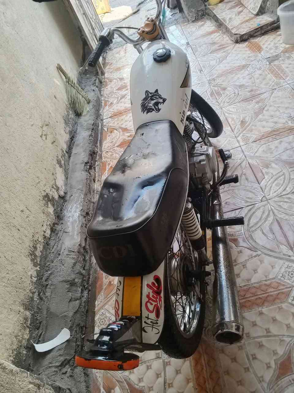 سلام عليكم دراجه للبيع مكينه ناعمه ما مفتوحه بس ولفات امبدل بيه  معدل حلو دراجه ونضيفه مكاني البصره ابو الخصيب العوجه (رقم)***********
