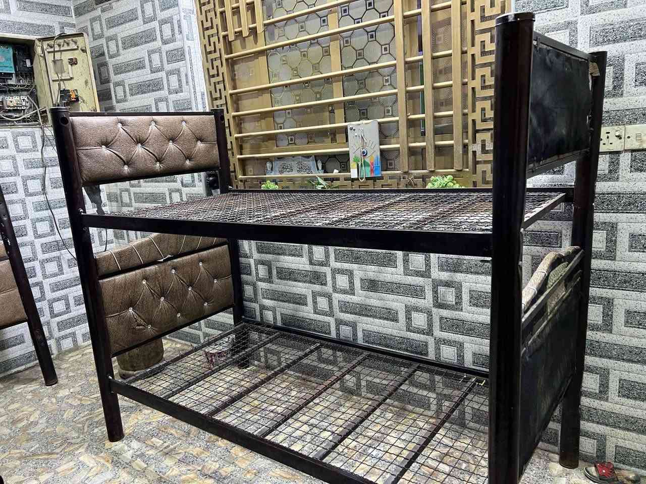 سلام عليكم ميز مكتب كامل وجديد جرابي طابقين عدد 2 مكان مدينه الصدر ***********
