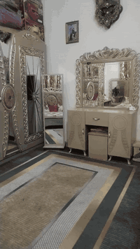 غرفه نوم تركية  ثقيلة درجه اولى نظيفه حيل  
تتكون الغرفه من ٩قطع مع ميز التلفزيون 
للعلم الغرفه ما مفتوحه ولا مرة شد مرة وحدة بس للاستفسار
 ***********
يراسلني خاص
