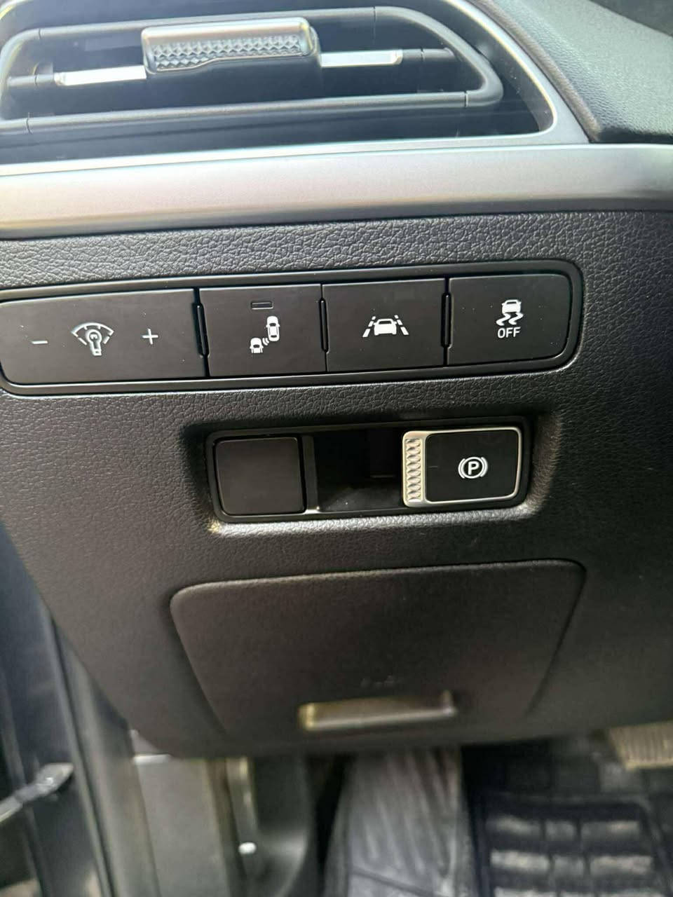 هونداي بلسايد موديل ٢٠٢٢ وارد امريكي
مكينة 6 سلندر 3800
5 وضعيات قيادة
كاميرة خلفية دوارة
حساسات خلفية
فتحه
تشغيل عن بعد  
ابواب بصمة
تشغيل بصمة
رادارات 
7 راكب ، المقاعد منفصل VIP
3 قطع تبريد منفصل
قياده ذاتيه
وتوقف ذاتي 
نظام تحديد المسار
نقطة عمياء
ستيرن رجاج للتنبيه
كشن السايق كهرباء
كشنات تدفئة
مخارج USB
 السيارة نظيفة وبعد بيها هواي مواصفات
حادثها جانبي 
رقم بغداد بأسمي
مكان السيارة بغداد
$ 265 السعر 
الهاتف/ واتساب ***********
