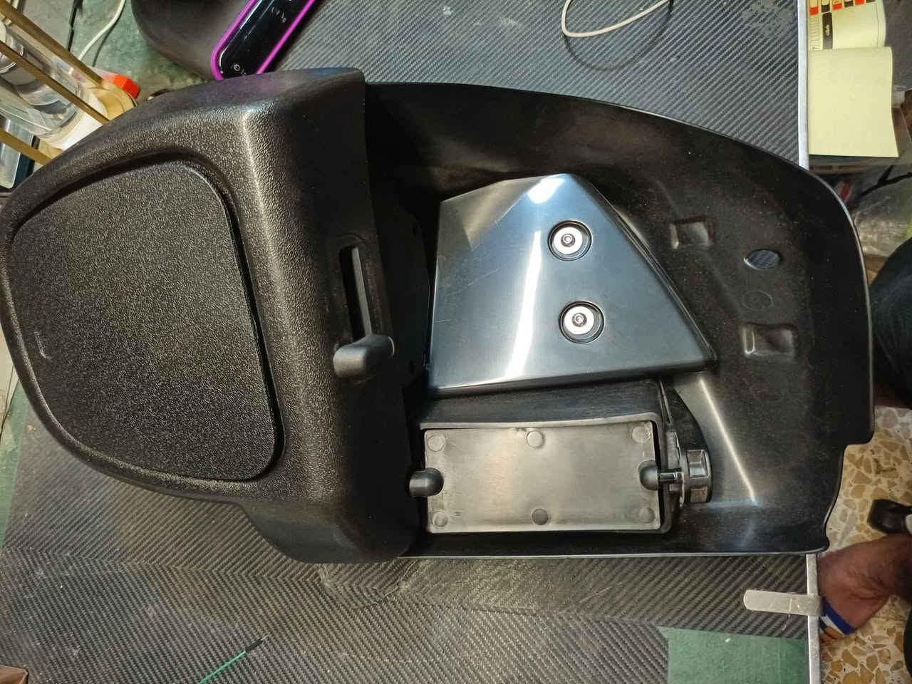 حشوة انسيابية سفلية" (Lower Leg Fairing) أو حشوة الركبة.تتوافق عادةً مع موديلات هارلي ديفيدسون تورينج (Touring) بدءًا من عام 2014 فما فوق.غالبًا ما تكون مصنوعة من بلاستيك ABS عالي الجودة وتأتي باللون الأسود.يمكن أن تحتوي على أماكن لتركيب مكبرات صوت مقاس 6.5 بوصة. بغداد, العراق


**إذا كنت صاحب هذا الإعلان وتريد حذفه لأي سبب، رجاءا أرسل رسالة إلى الدعم الفني**