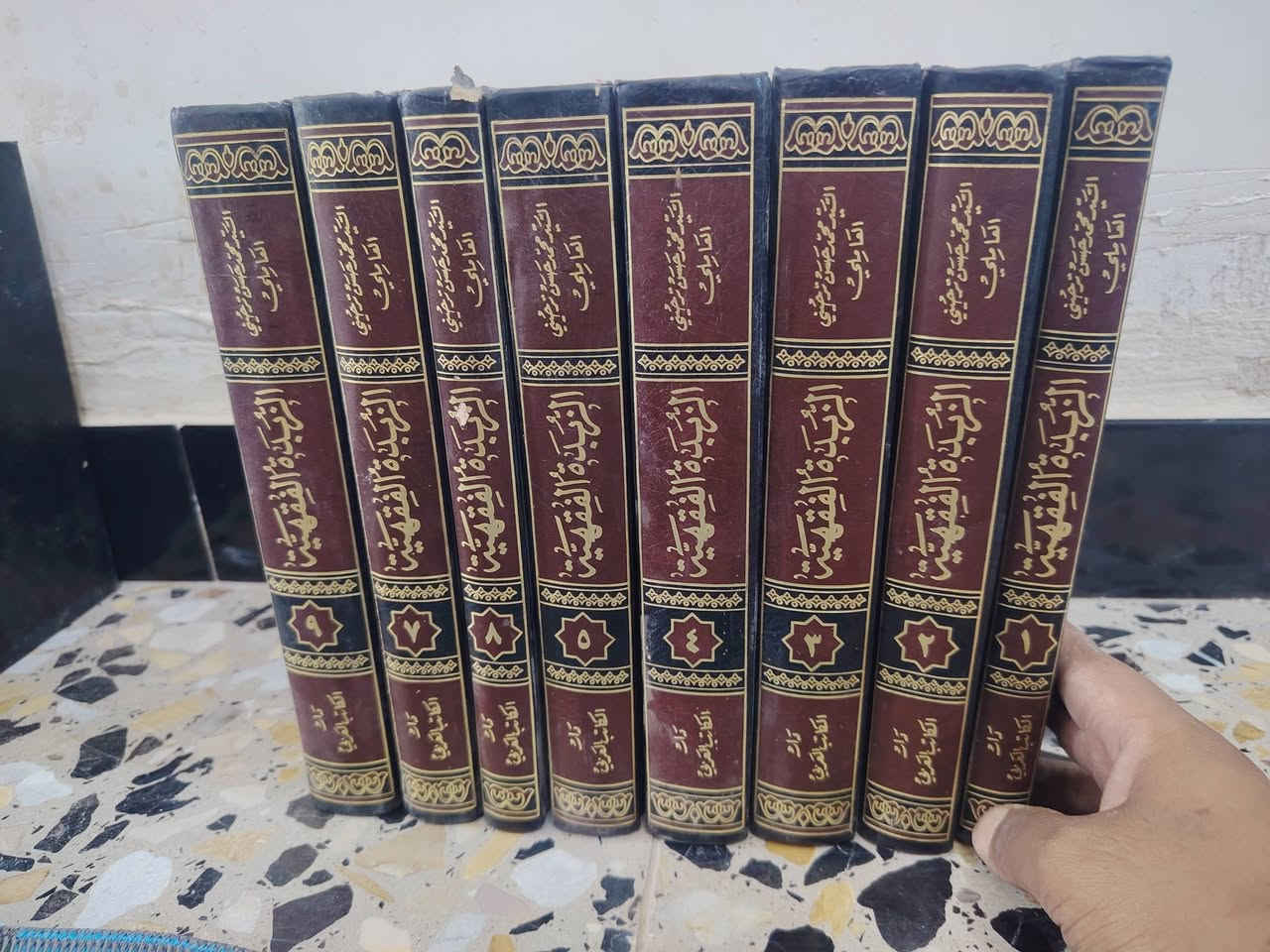 كتب كامله للبيع مكان بغداد مدينه الصدر ***********
