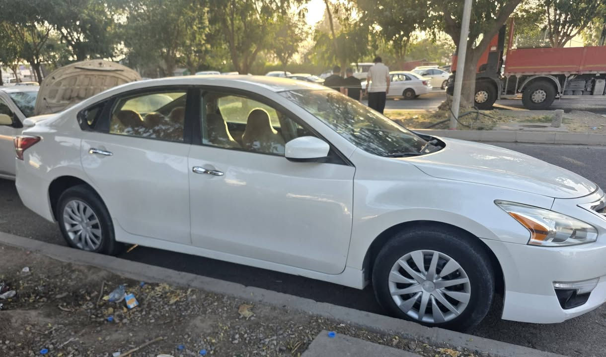 نيسان التيما 2013 S  خليجي بدون صبغ
158000 km
سنوية و رقم جديد 
عنوان كلار 
***********
سعر ١١٦ و ببهة مجال 
كير و مكينة شرط

