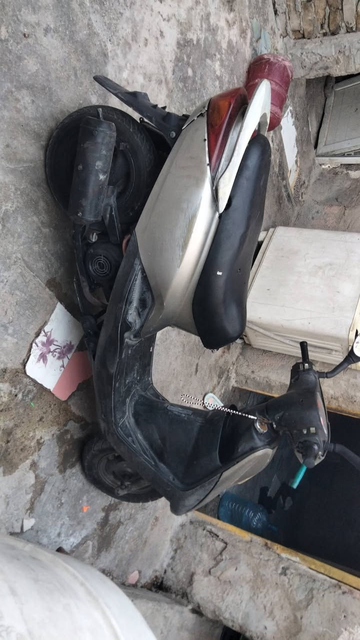 السلام عليكم ورحمة الله
دراجه للبيع شغاره كهربائيات مكينه ايدلها كفرات كفراته تعبانه دراجه متروكه ابيعكم حديد دراجه شغاله سلف هندر 
مكان مدينه الصدر   سعر 350 وبيها مجال


**إذا كنت صاحب هذا الإعلان وتريد حذفه لأي سبب، رجاءا أرسل رسالة إلى الدعم الفني**