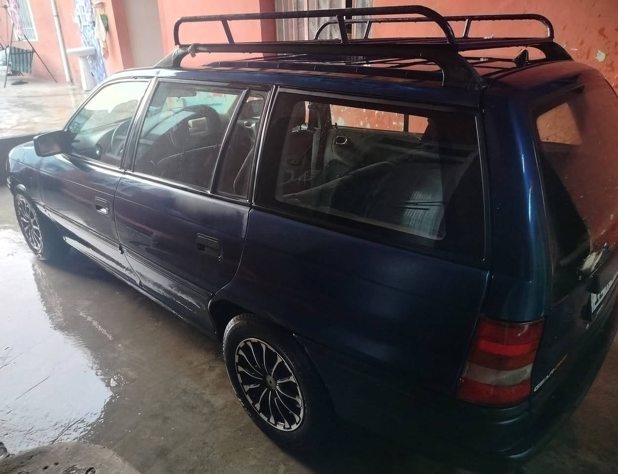 سيارة استرا كير عادي موديل 1992 رقم دولي+ بطاقة بنزين + شرط التحويل للاستفسار رقم الهاتف ***********

