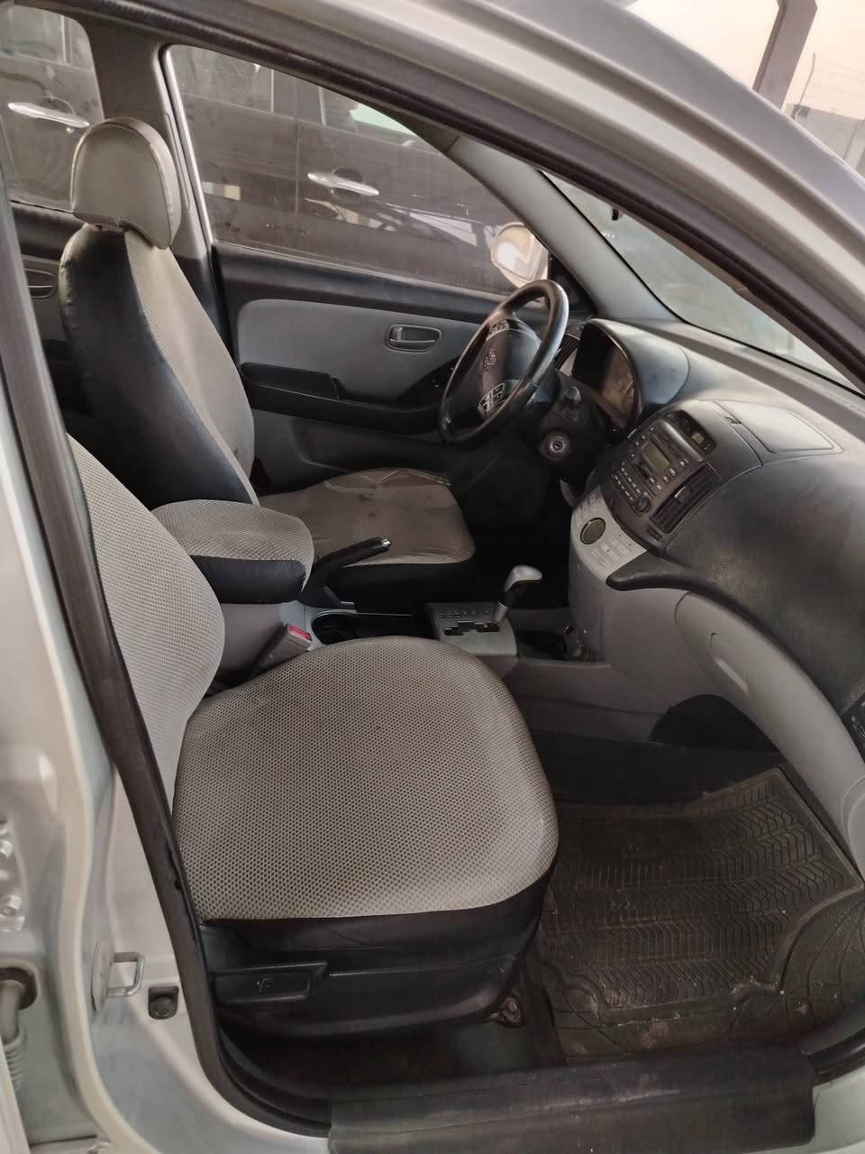 الانترا موديل 2008 الرقم انكليزي بأسمي بيا صبغ قطعتين جاملغ امامي يساروباب خلفيه يسار السعر95الاتصال ***********
