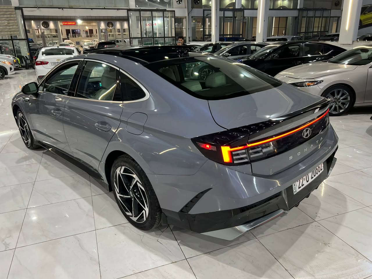 Hyundai Sonata 2024 – فول فول
▪️ الموديل: 2024
▪️ اللون: سمنتي
▪️ الحالة: بدون صبغ
▪️ الفئة: فول مواصفات (فل كامل)
▪️ السيارة: نظيفة جداً وجاهزة للاستخدام

🔧 المواصفات:
 • محرك 2.5 لتر
 • 4 سلندر
 • قير أوتوماتيك
 • شاشة كبيرة وسطية
 • شاشة عدادات ديجيتال
 • فتحة سقف بانوراما
 • كراسي جلد
 • كراسي كهرباء
 • تدفئة وتبريد كراسي
 • كاميرا خلفية + حساسات
 • بصمة تشغيل
 • تشغيل عن بعد
 • Apple CarPlay & Android Auto
 • مثبت سرعة ذكي
 • تحكم بالمقود
 • بلوتوث
 • شاحن موبايل لاسلكي
 • نظام مانع التصادم
 • تحذير النقطة العمياء
 • تحذير الخروج عن المسار
 • جنوط ألمنيوم

📞 للاستفسار: ***********

🔥 عروض يومية لجميع أنواع السيارات
انضم إلى كروب الواتساب 👇
https://chat.whatsapp.com/EDt5rlTuPdfCvNySuhJZE1?mode=hq2tcli

✔️ ملاحظة: يوجد لدينا كافة أنواع السيارا
