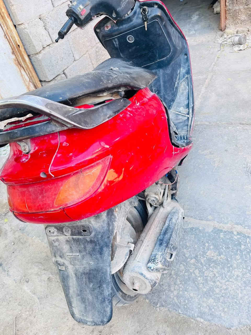 دراجه فراشه للبيع متروكه بس شغاله  ابيعك جوم حديد ب١٢٥ وبيهه مجال مكانهه الاسكان ***********
