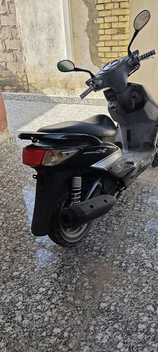 سلام عليكم للبيع دراجه سكنس فحل خطين ياباني اصلي شرط رمبه كسر كارتون مستخدمه كلش قليل سرعه 140 ماشيه كلش قليل دراجه باكيت شاهد الله وهل البيت مابيه ولا نقص شغل وطلع كله ابلاد برغي مامفتوح بيه شرط اي مصلح يعجبك سعره 1250 بيه مجال للشراي وكشي موجود بلسوك اني ابيعلك دراجه وكيل شرط ماملعوب بيه ضمان العنوان ميسان حي الرحمه الثانيه قرب المستشفى البناني رقمي *********** تحياتي للجميع عمارة, ميسان
