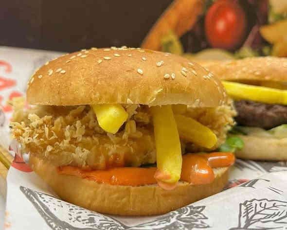 اهلا وسهلا بزبائننا الكرام 😍زبائن مطعم Star food  المميزين دائماً 
نستقبل طلاباتكم يوميا من ساعه 11صباحا والى الساعه الواحده 1ونصف بعد منتصف اليل،🥰  على هذا رقم واكيد بي وتساب 😍
*********** 
***********
خدمة توصيل مجانيه داخل المنطقه العنوان ابو غريب حي شهداء شارع 30 مقابل مجمع كاضم الطبي.
