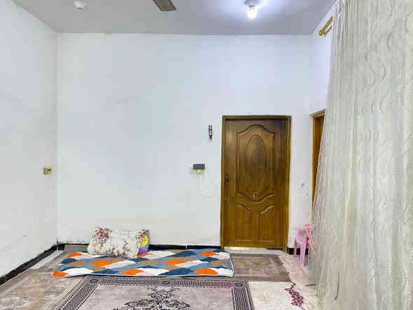 دار سكن طابو زراعي في حي ( ازليزل ) 
خلف بيت الحاج ( جوده اكويجو ) 
بجانب بيت سيد ( شهيد الجمراوي ) 
على شارع ( الرئيسي ) - ( ركن ) 
المساحة ١٦٥ / م 
يحتوي على ( غرفتين نوم ) 
صحيات داخلية + خارجية - بناء ابلوك - صب كونكريت 
ماء - كهرباء - ارضية بورسلين 

للاستفسار مراجعة مكتب ( غيدان ) للعقار  
واسط - الزبيدية - مقابيل حي ( الصناعي )  
***********  
*********** محمد سيد غازي
